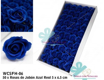 Rosas com pétalas de sabão em azul real