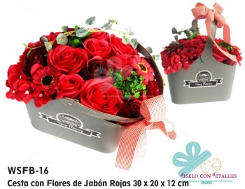 Cesta con flores de jabón en color rojo