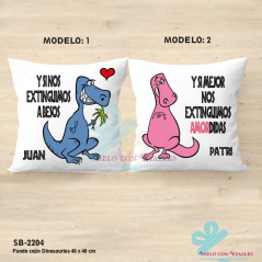 Almofadas personalizadas com desenho de dinossauros enamorados